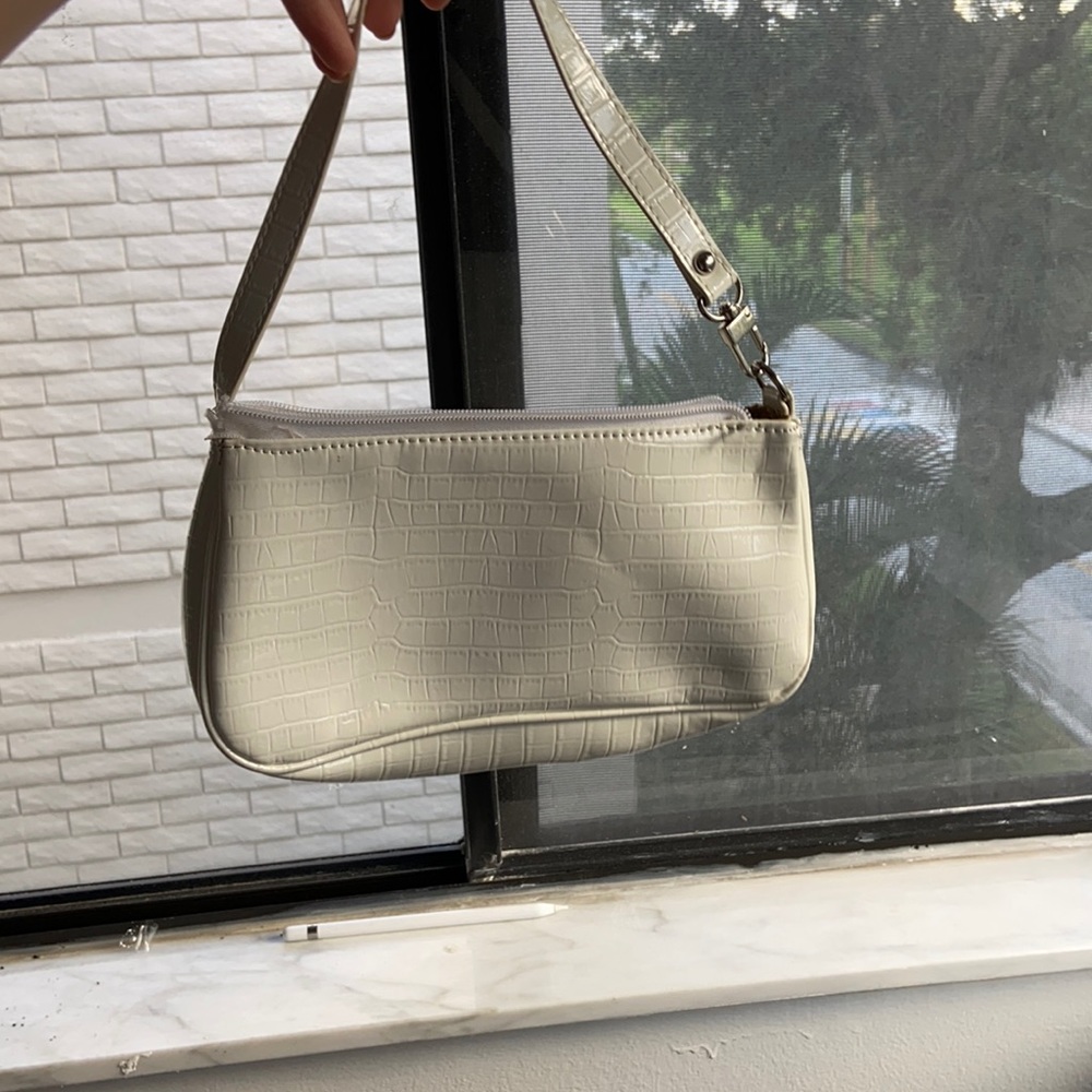 Snake print white shoulder bag
